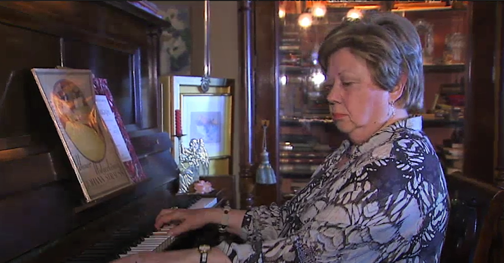 Fotograma d'una entrevista de l'Olga Xirinacs per a TV3