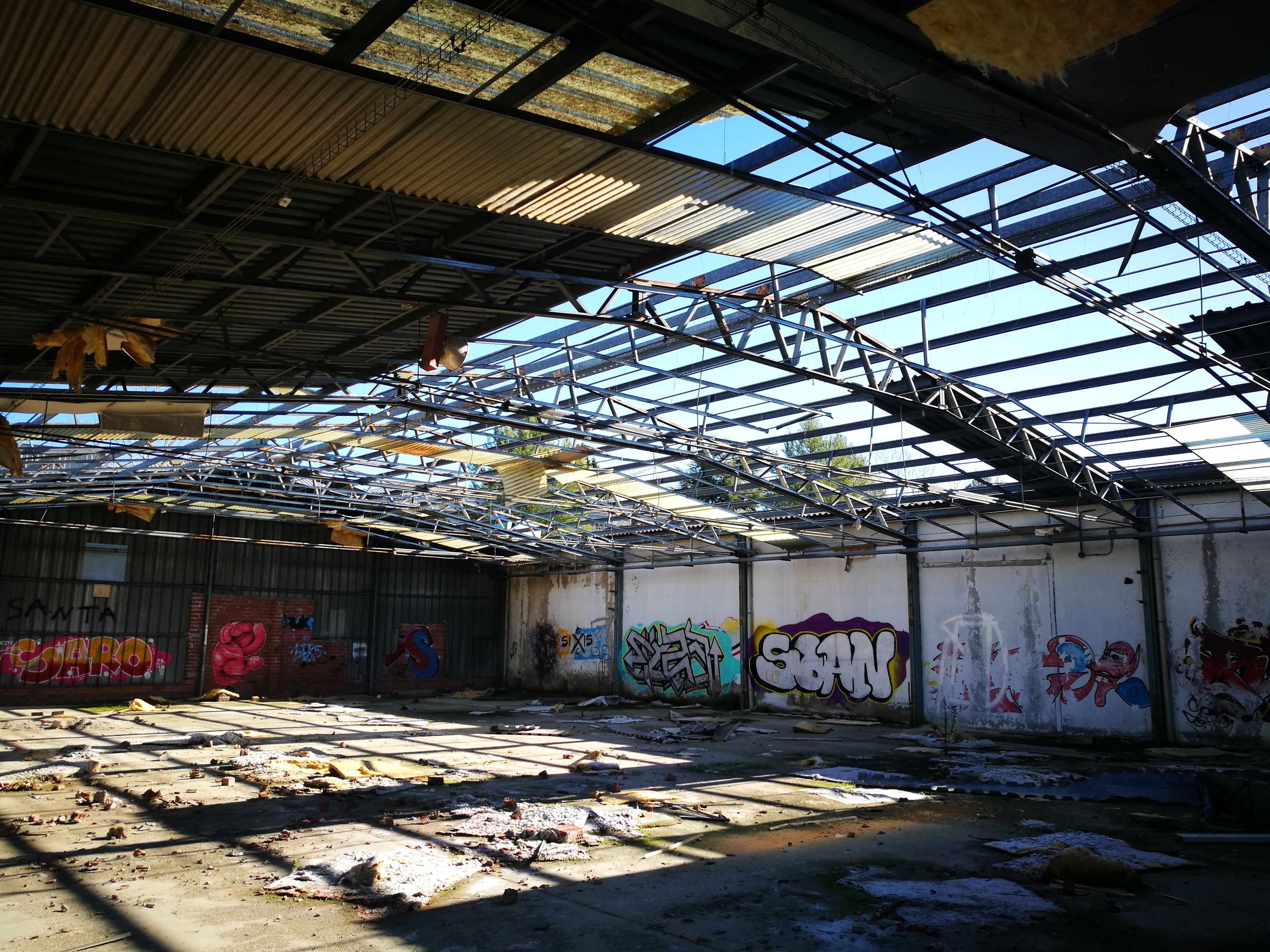 Interior de l’antiga fàbrica de Fico Triad. FOTO: Redacció