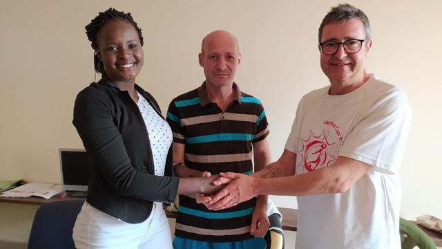 Xavi Mas i l'Amador Vázquez, fundador de l'associació Els Nens de la Llauna. FOTO: Cedida Xavi Mas i l'Amador Vázquez, fundador de l'associació Els Nens de la Llauna. FOTO: Cedida