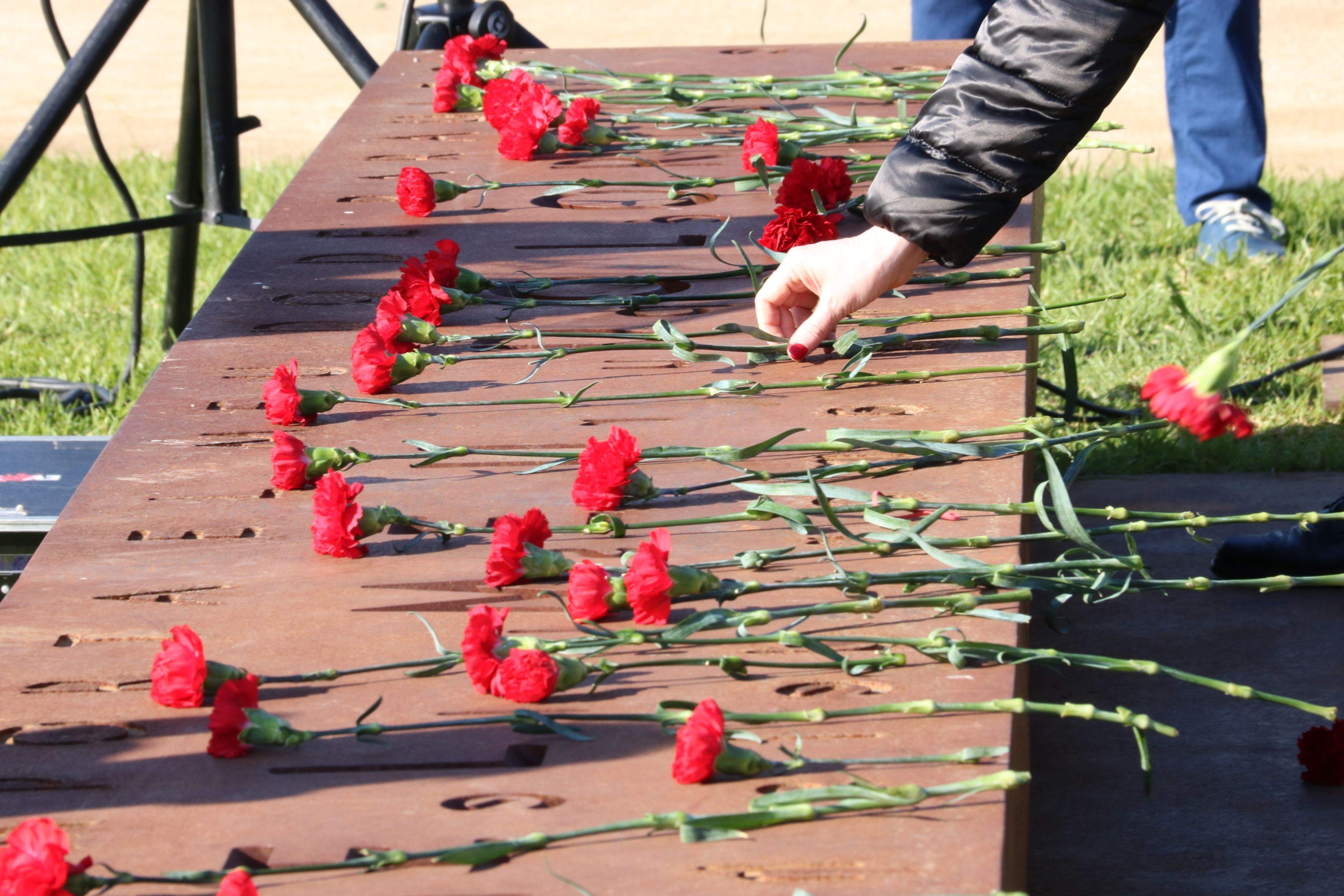 Ofrena floral pel Dia Mundial en Record de les Víctimes de Trànsit, a Barcelona el 17 de novembre de 2019. FOTO: ACN