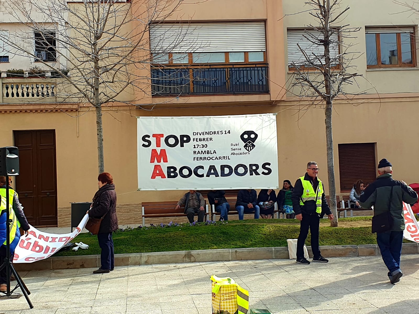 Pancarta amb la convocatòria de divendres 14 de febrer contra l'abocador de Can Balasc. FOTO: Joaquim Gràcia