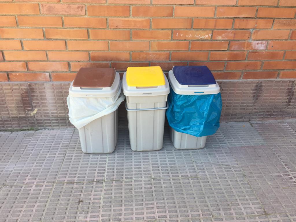 Els alumnes de 4t de primària del Teresa Altet han decidit canviar les paperes ordinàries per contenidors de reciclatge. FOTO: Redacció