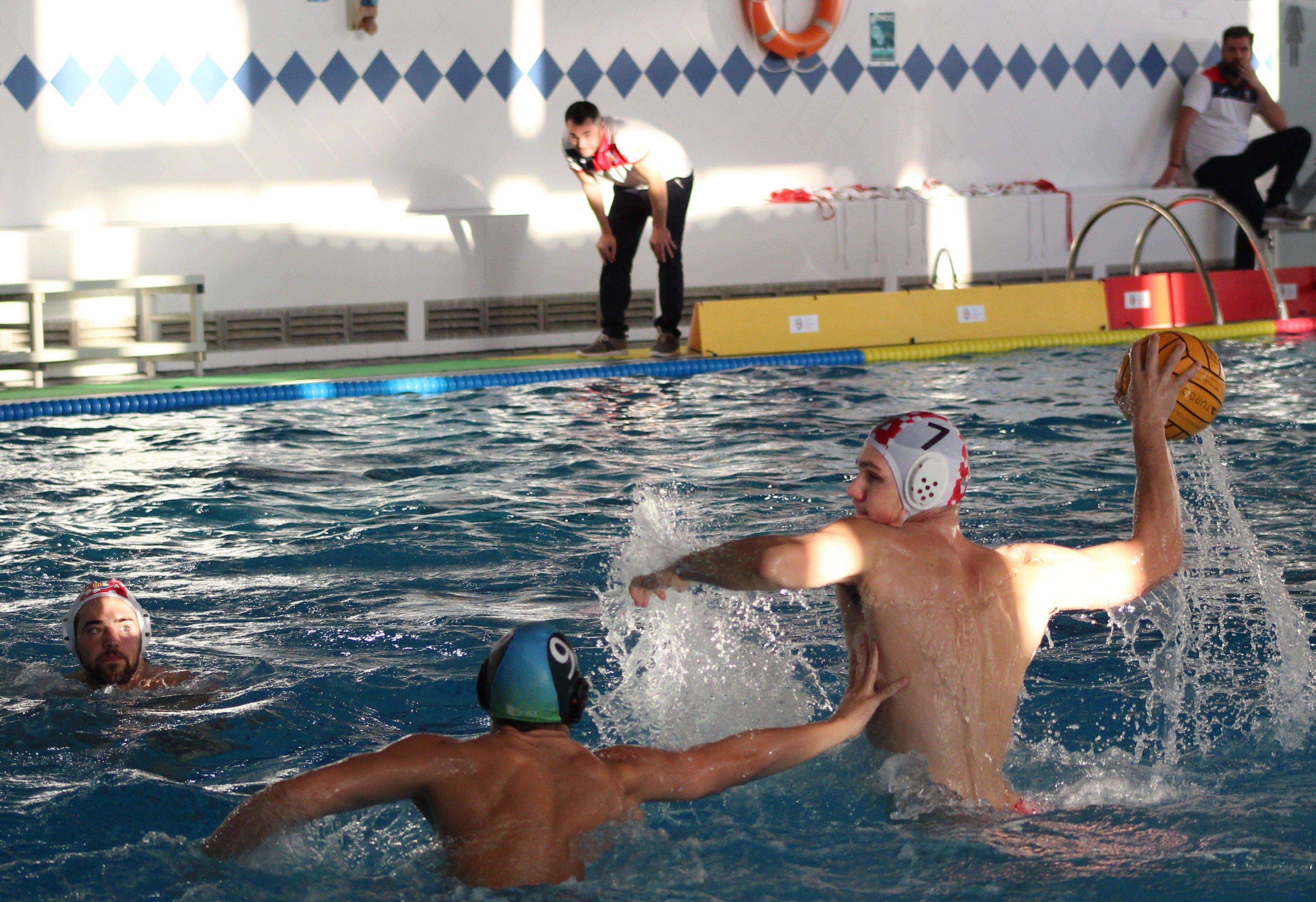 L'equip masculí absolut de waterpolo del CN Rubí ha guanyat aquesta setmana dos partits molt importants. FOTO: Cedida