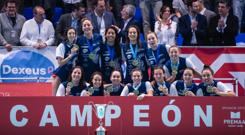 Les jugadores de waterpolo del CN Sabadell s'han proclamat campiones de la Copa de la Reina 2020. FOTO: Federació Catalana de Natació