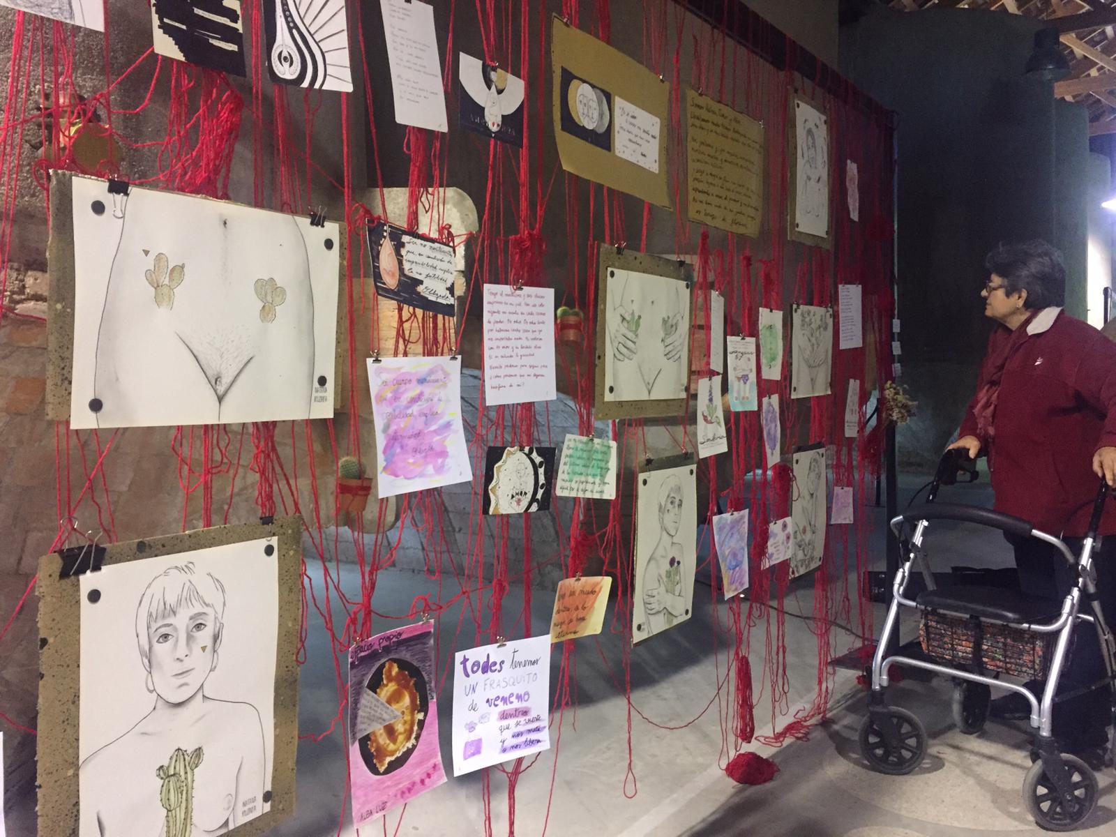 Exposició fotogràfica realitzada per l'Alba Luz, la Tania Herrera i la Nataxa Ruzafa al Celler durant el No Woman No Fest. FOTO: Redacció