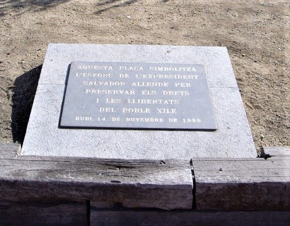 Placa de marbre de la plaça Salvador Allende. FOTO: Museu Municipal Castell