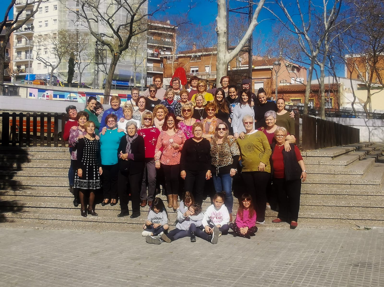 Les dones de l'associació de veïns de Ca n'Oriol. FOTO: Cedida