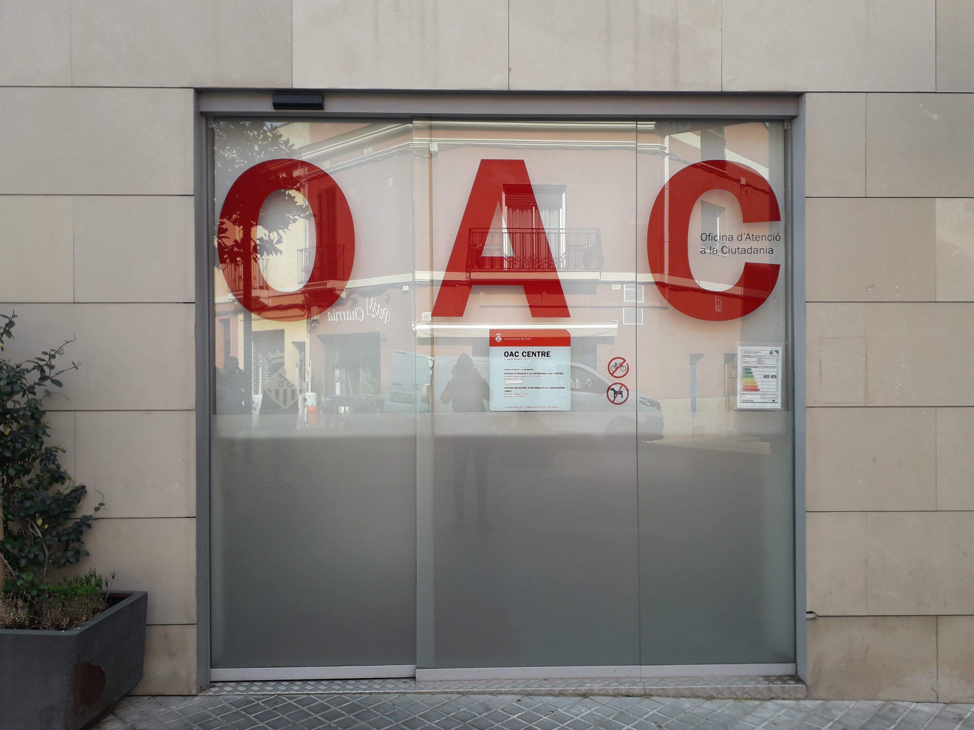 Façana de l'OAC del Centre aquest divendres al matí. FOTO: Redacció