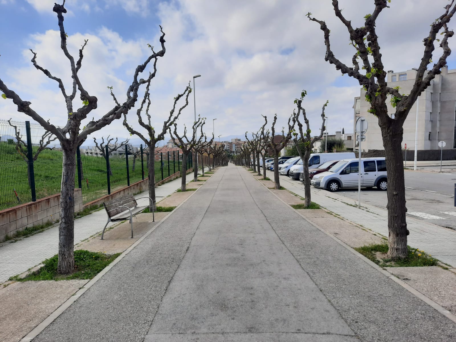 Els carrers de Rubí buits aquest diumenge al matí després de decretar-se l'estat d'alarma. FOTO: Cedida