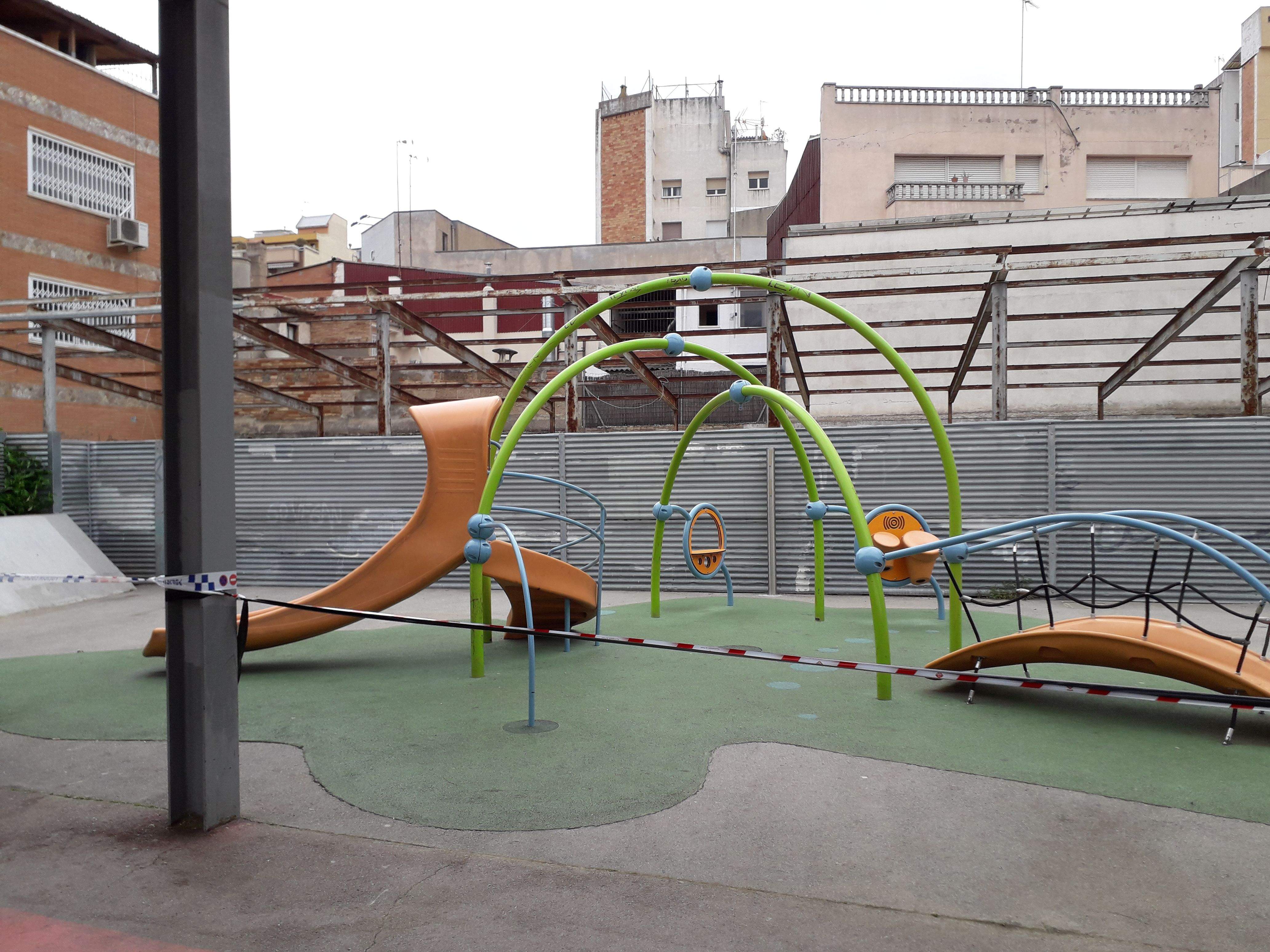 Molts espais públics estan precintats per evitar l'accés de les persones. FOTO: Molts espais públics estan precintats per evitar l'accés de les persones. FOTO: