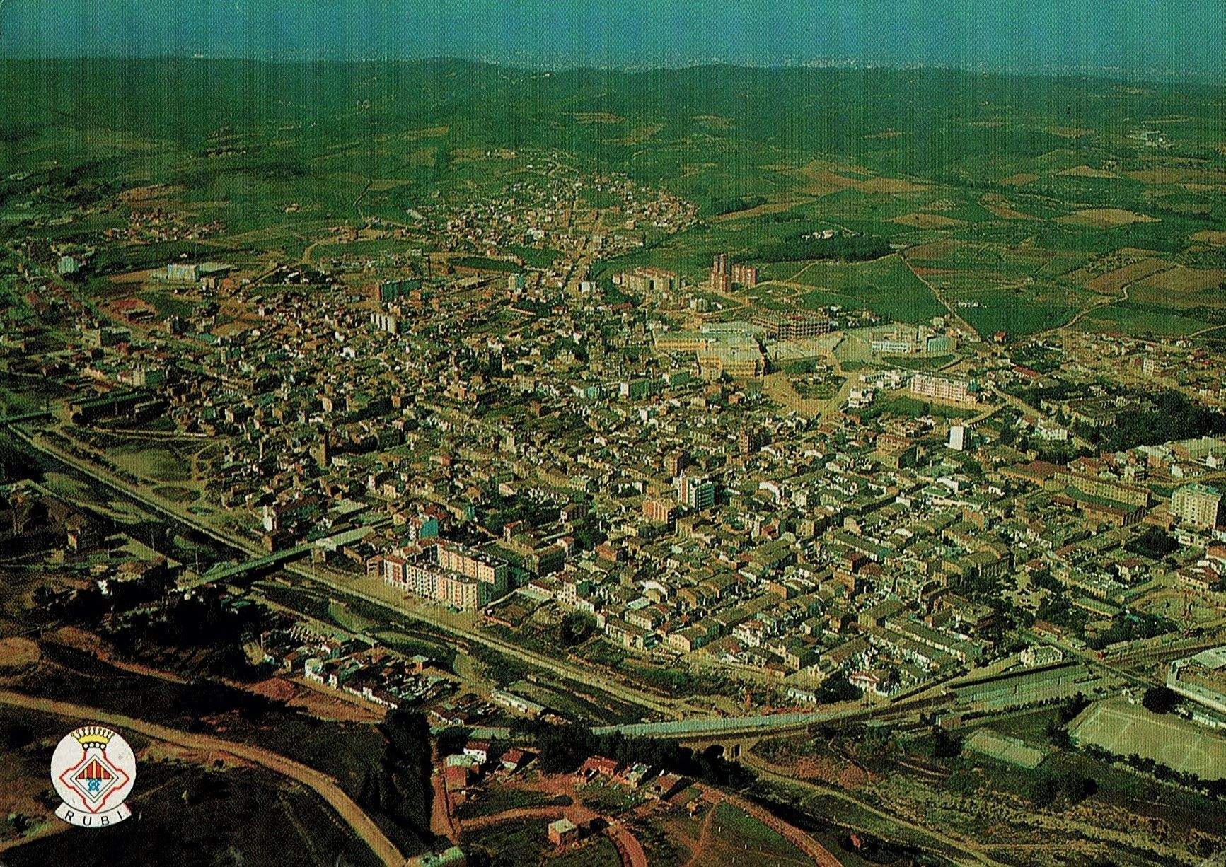 Una vista aèria de Rubí de l’any 1968. Postales Badalona