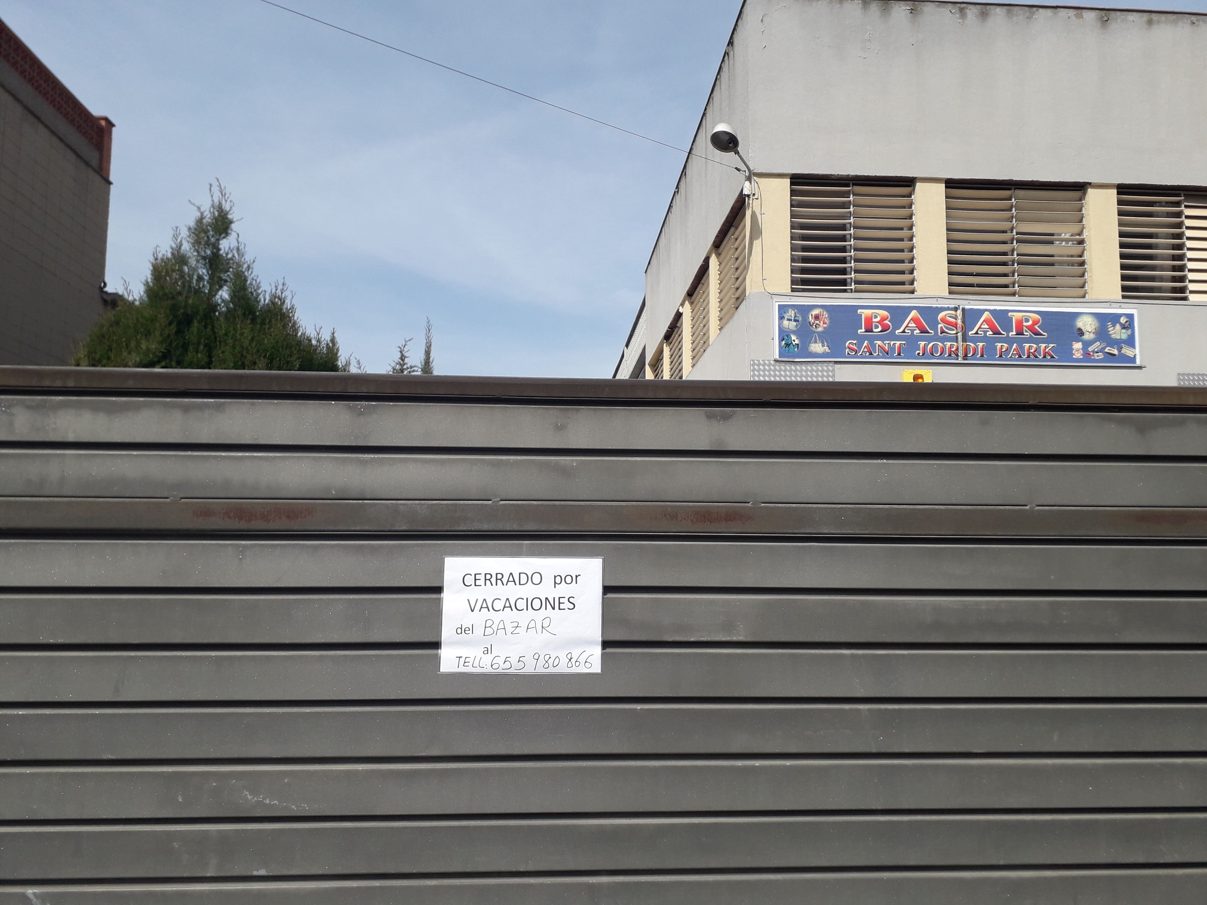 Comerços xinesos tancats. FOTO: Redacció