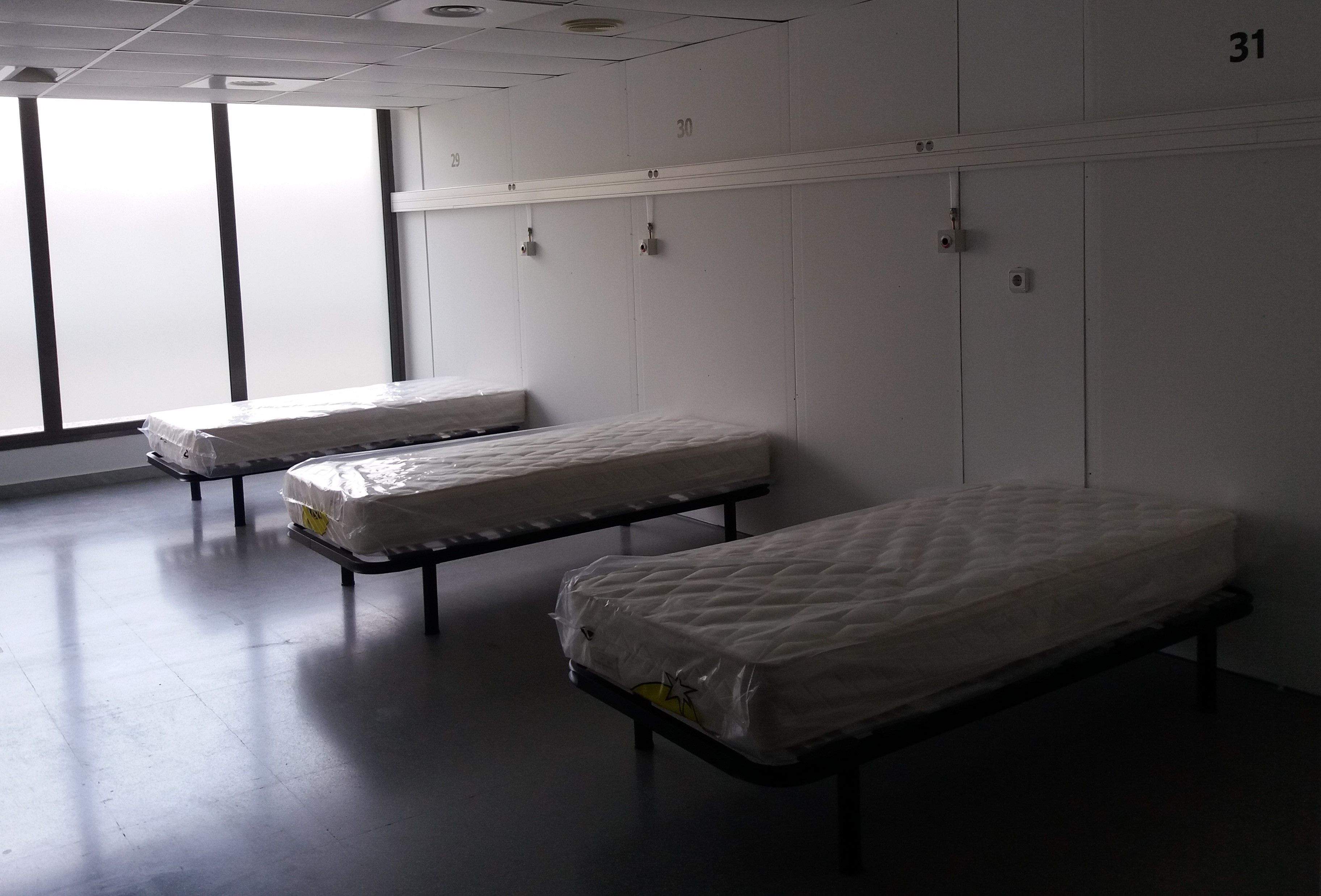 Llits donats per la Fundación Manuel Lao. FOTO: Cedida