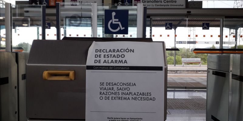 Cartell a l'estació de Renfe aquest dimarts al matí. FOTO: Redacció Cartell a l'estació de Renfe aquest dimarts al matí. FOTO: Redacció