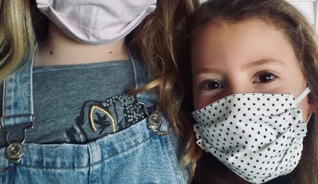 Els majors de sis anys hauran de portar mascareta al carrer si no es pot mantenir la distància de seguretat de dos metres. FOTO: ACN