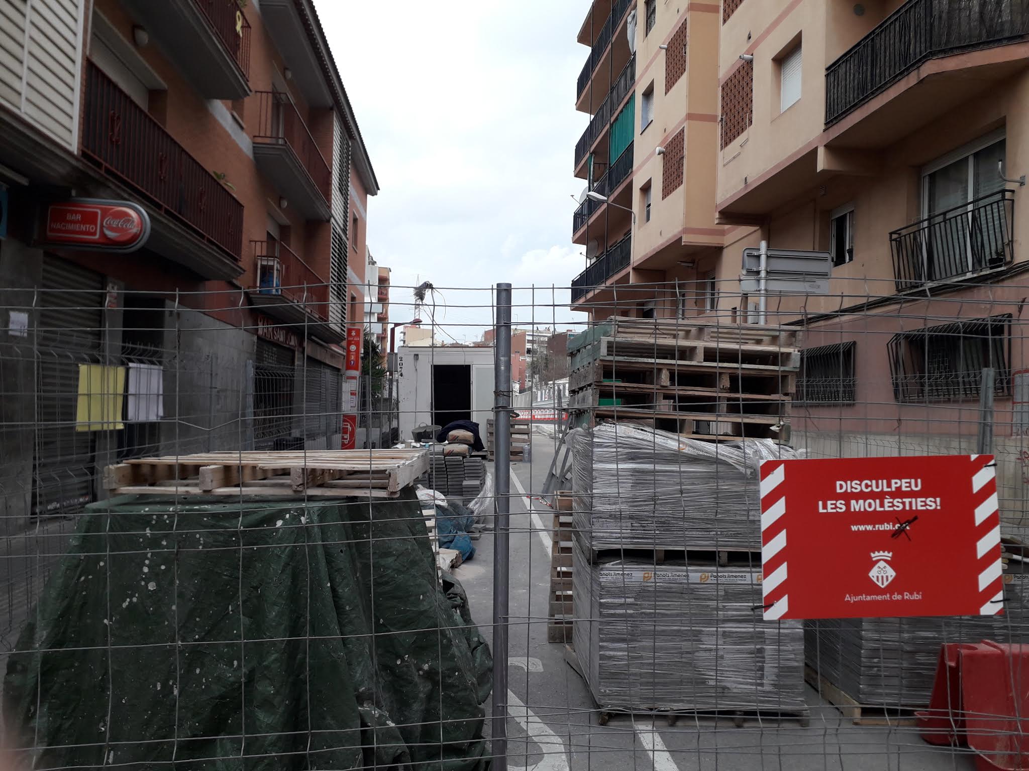 L'AUP considera que cal paralitzar l’actuació al pont de Sant Joan i obrir-lo al pas de vianants. FONT: Redacció