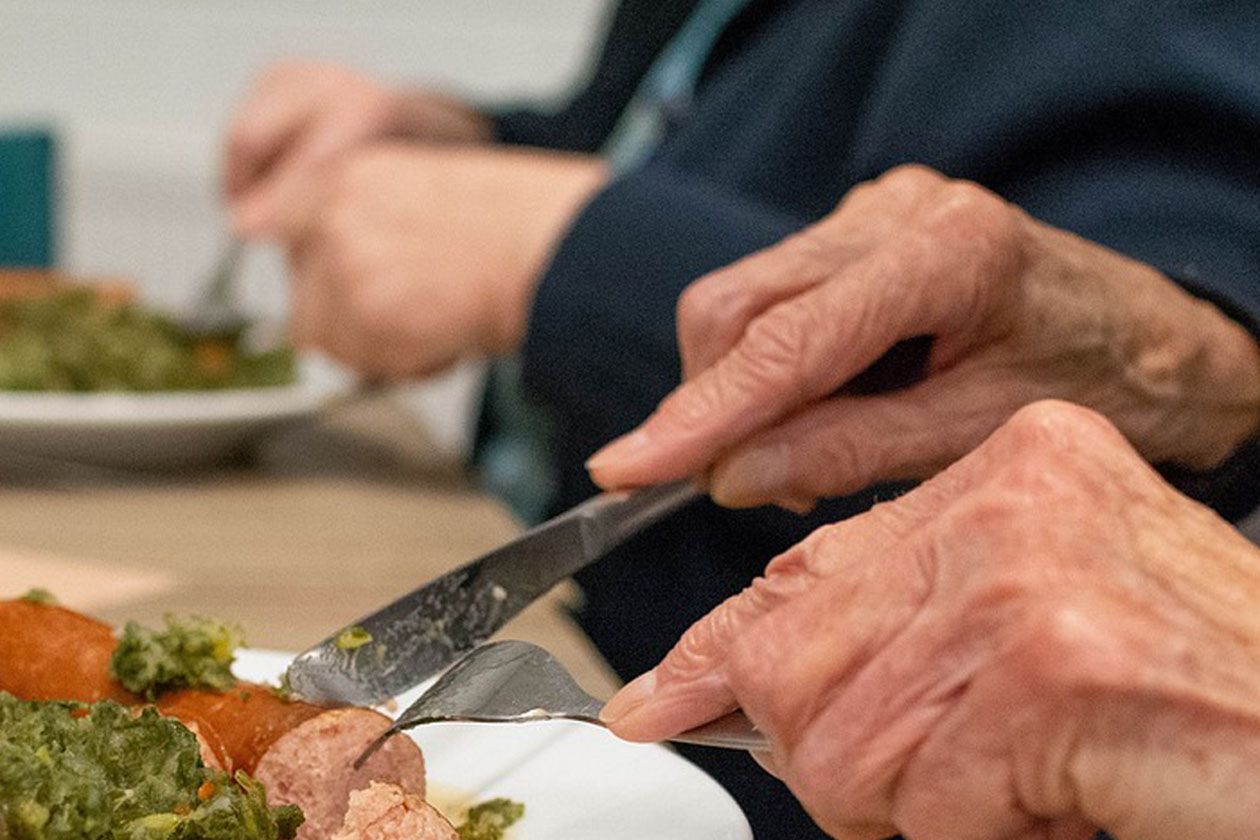 L'empresa de càtering reparteix els àpats a una seixantena de domicilis de la ciutat