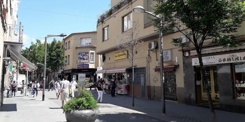 Diversos establiments del centre de la ciutat han mantingut la persiana abaixada. FOTO: N.Hueso