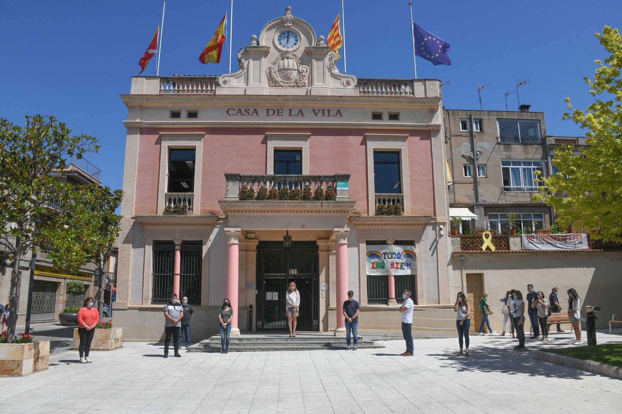 La plaça Pere Aguilera en un minut de silenci anterior. FOTO:  Ajuntament de Rubí – Localpres La plaça Pere Aguilera en un minut de silenci anterior. FOTO:  Ajuntament de Rubí – Localpres