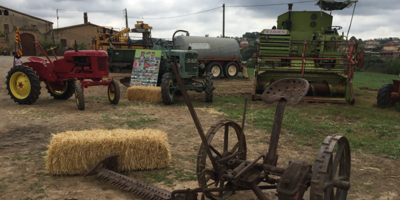 Tractors i activitat agrícola a la Masia de Can Serrafossà. FOTO: Ajuntament de Rubí