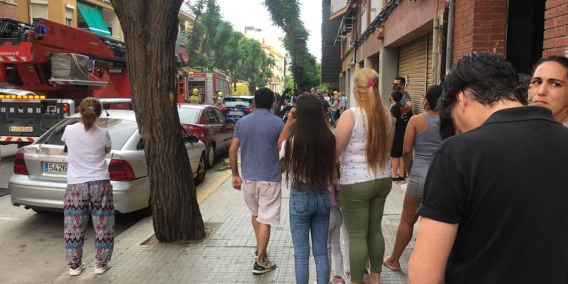 L'incendi ha generat gran expectació entre els veïns. FOTO: Cedida