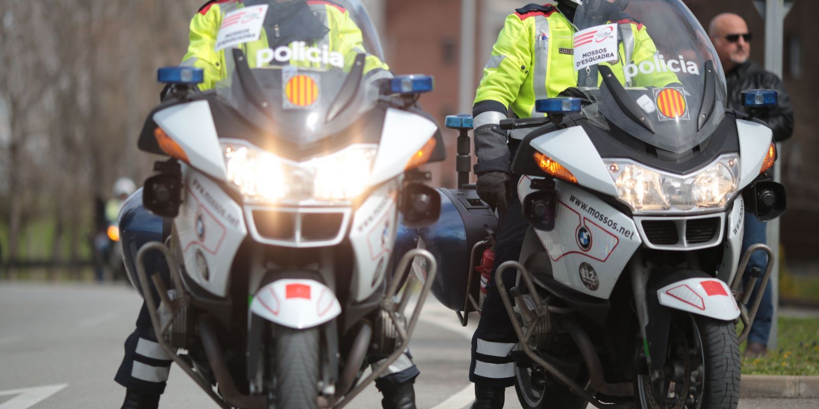 Els Mossos d'Esquadra detenen dos lladres quan intentaven robar dins una casa a Sant Cugat. FOTO: Artur Ribera