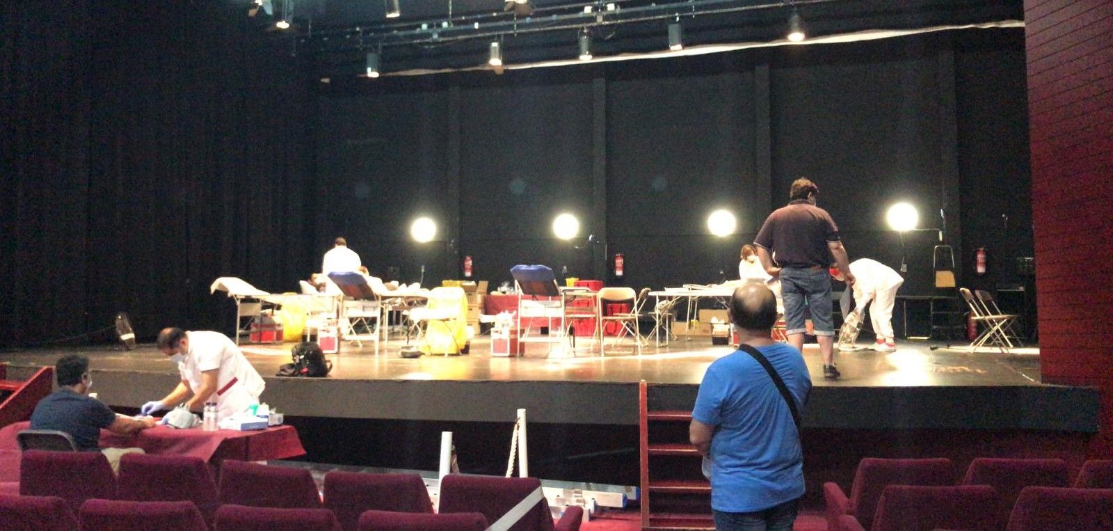 Donacions de sang aquest dimarts al teatre La Sala. FOTO: Andrea Martínez