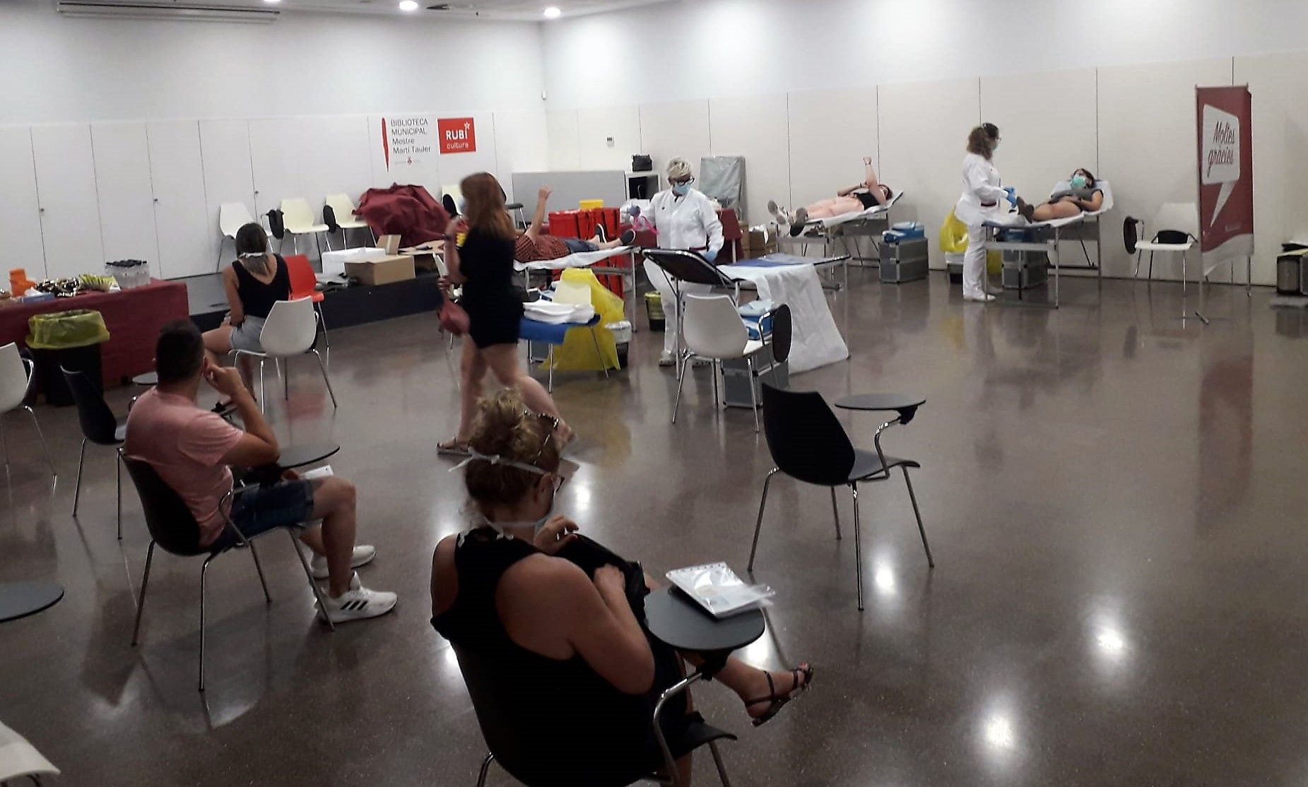 L'Auditori de la Biblioteca municipal va acollir per primera vegada una campanaya de donacions de sang el passat 14 de juliol. FOTO: Cedida