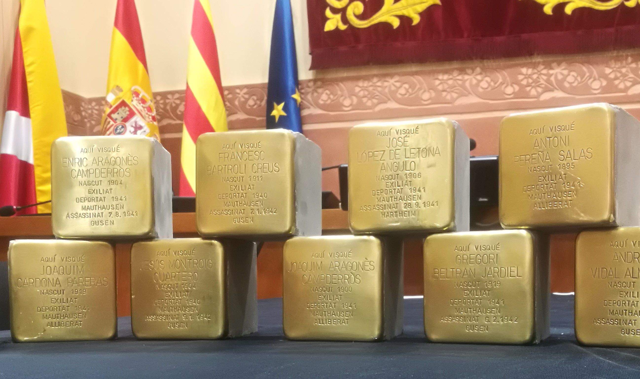 Detall de les llambordes Stolpersteine que es col·locaran el 21 de setembre. FOTO: Redacció Detall de les llambordes Stolpersteine que es col·locaran el 21 de setembre. FOTO: Redacció