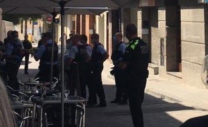L'home es va tancar en el bar Bon Gust del carrer Sant Joan. FOTO: Cedida L'home es va tancar en el bar Bon Gust del carrer Sant Joan. FOTO: Cedida
