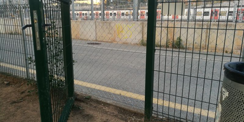 Una de les portes d'accés del pipicà s'ha tancat. FOTO: Redacció Una de les portes d'accés del pipicà s'ha tancat. FOTO: Redacció