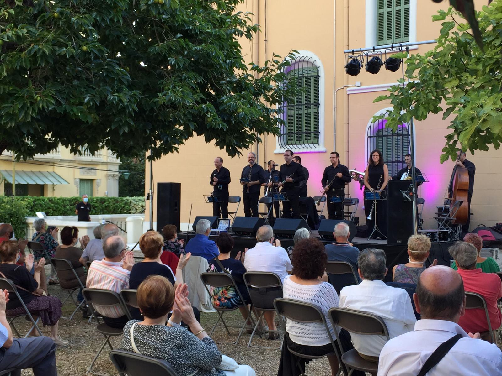 Els Jardins de l'Ateneu de Rubí acolliran una nova audició de sardanes el pròxim 16 de maig. FOTO: Andrea Martínez Els Jardins de l'Ateneu de Rubí acolliran una nova audició de sardanes el pròxim 16 de maig. FOTO: Andrea Martínez