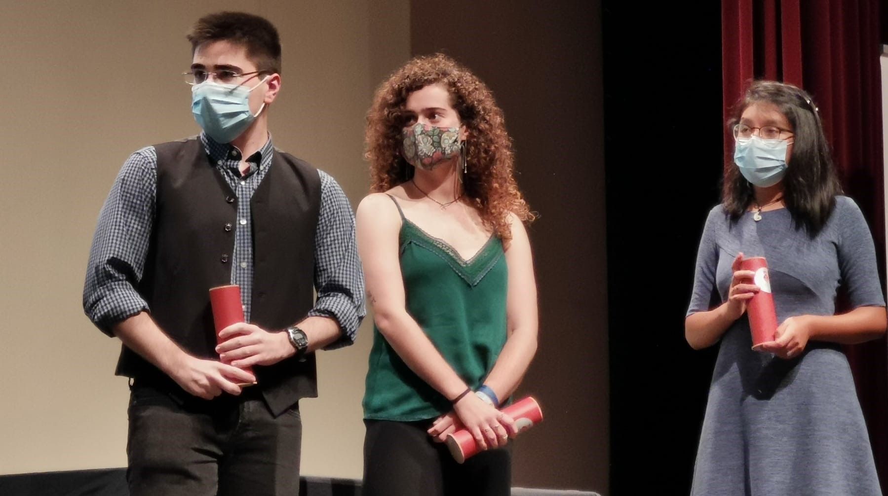 Els alumnes amb millors notes d'accés a la universitat de l'Institut Estatut. FOTO: Ràdio Rubí  Els alumnes amb millors notes d'accés a la universitat de l'Institut Estatut. FOTO: Ràdio Rubí