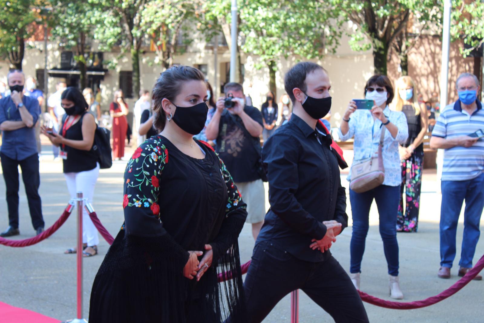 Ofrena floral a la plaça Onze de Setembre. FOTO: Andrea Martínez