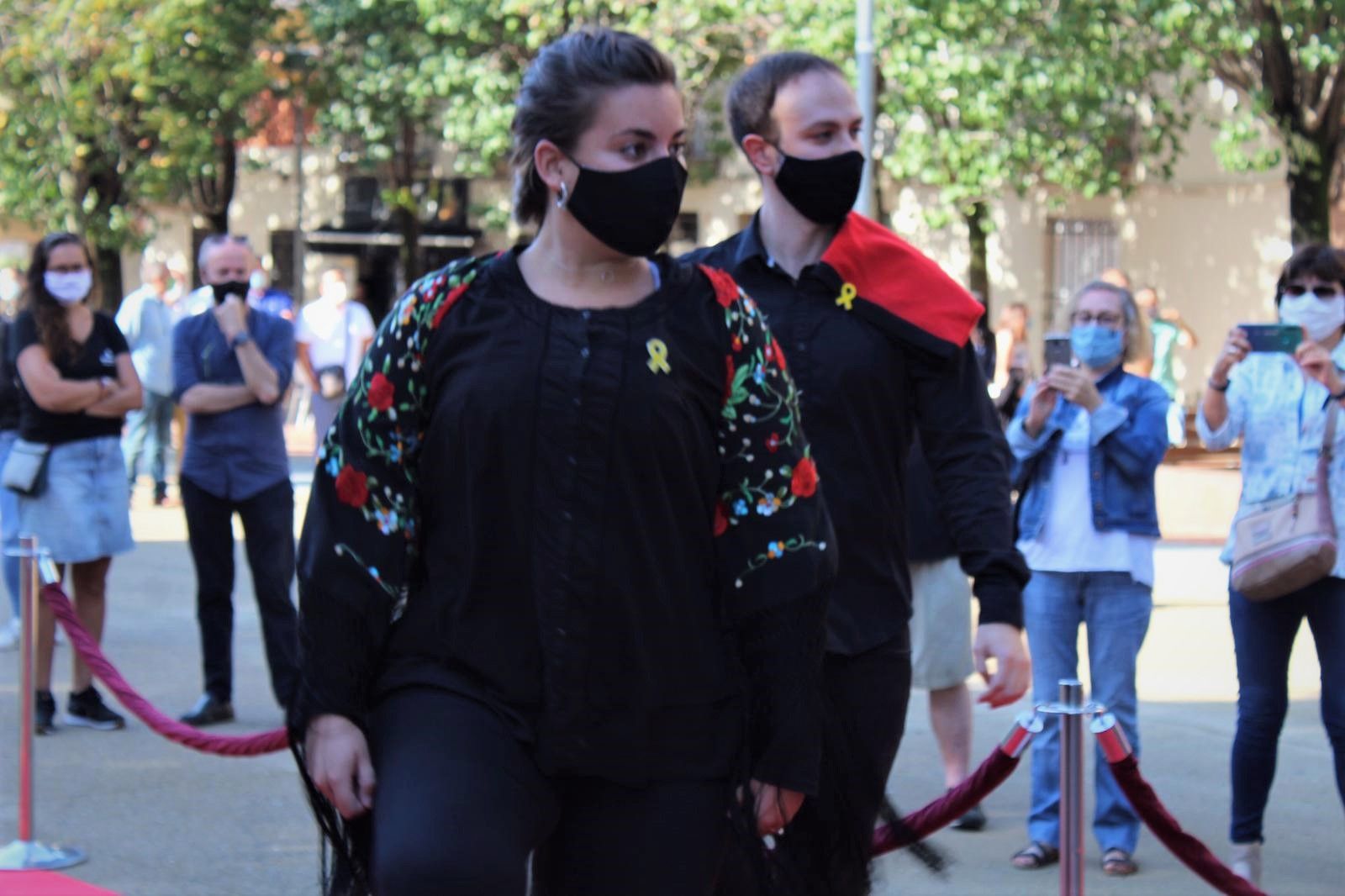 Ofrena floral a la plaça Onze de Setembre. FOTO: Andrea Martínez