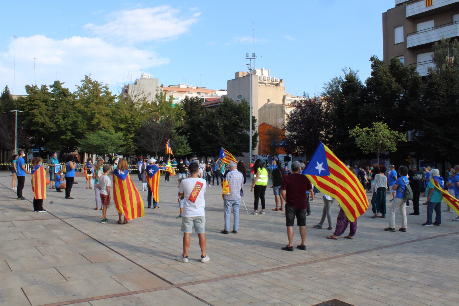 Concentració a la plaça Doctor Guardiet. FOTO: Andrea Martínez