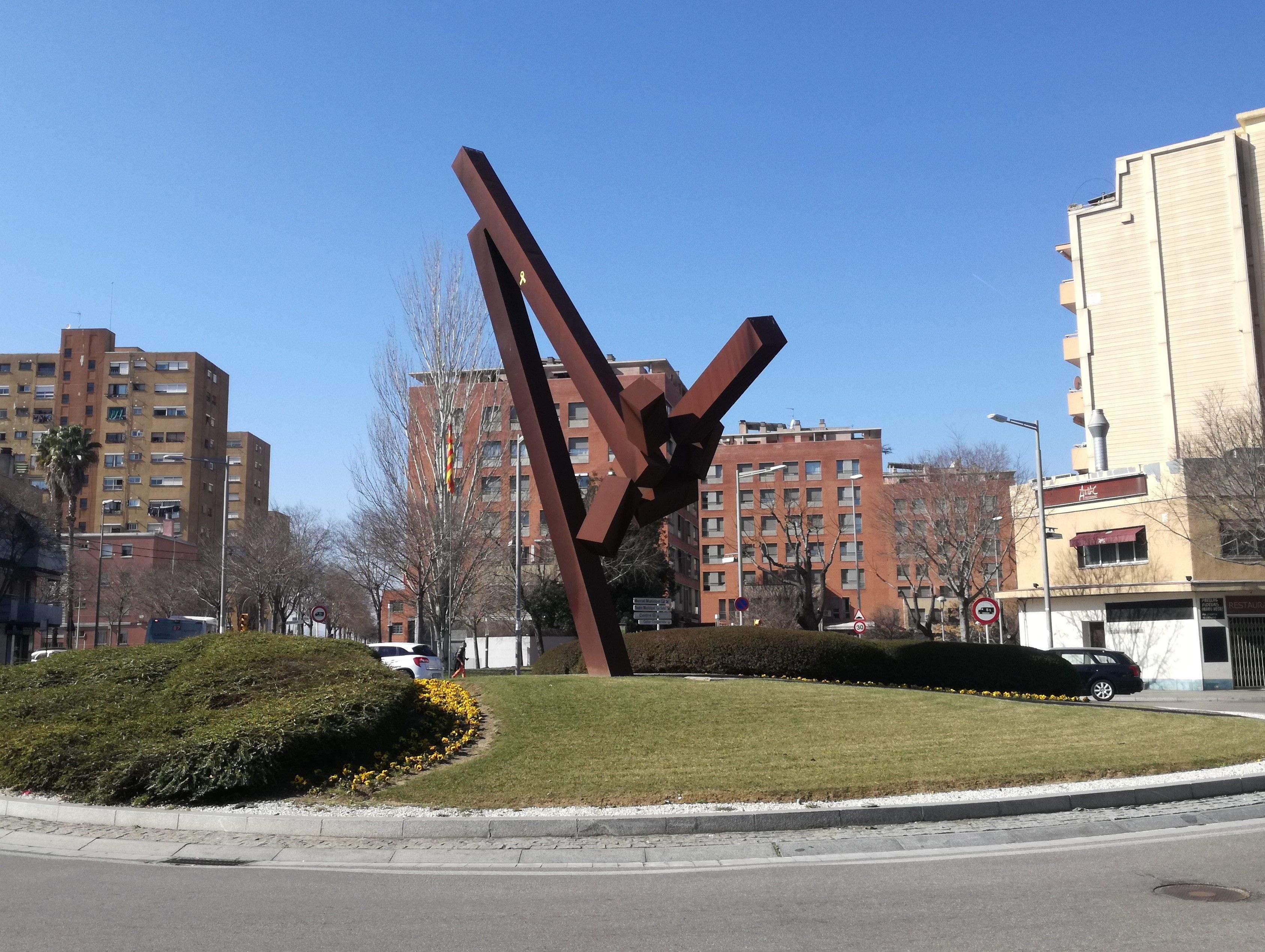 Monument Inèrcia, en una de les entrades de Rubí, en el 2019. 