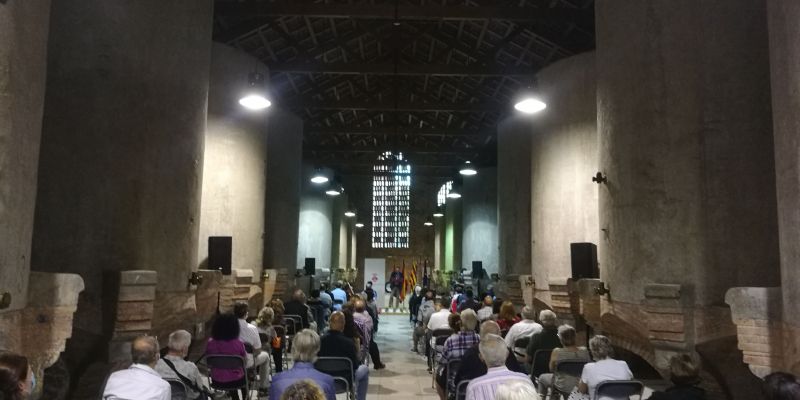 Mascareta i distància de seguretat entre el públic assistent a l'acte d'homenatge dels rubinencs deportats pel nazisme. FOTO: Redacció Mascareta i distància de seguretat entre el públic assistent a l'acte d'homenatge dels rubinencs deportats pel nazisme. FOTO: Redacció