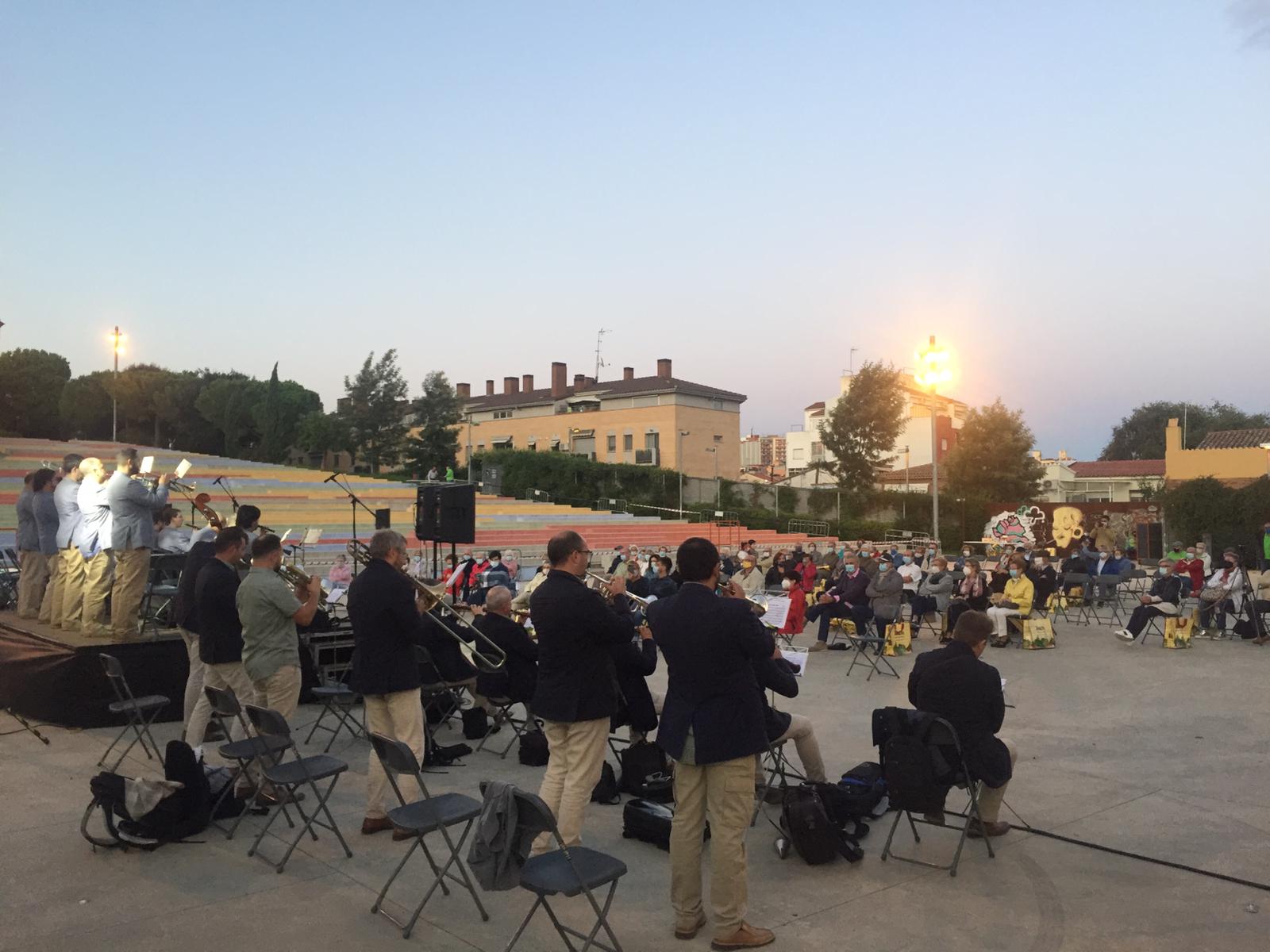 El 22è Aplec Sardanista celebrat al Parc del Castell de Rubí. FOTO: A.M