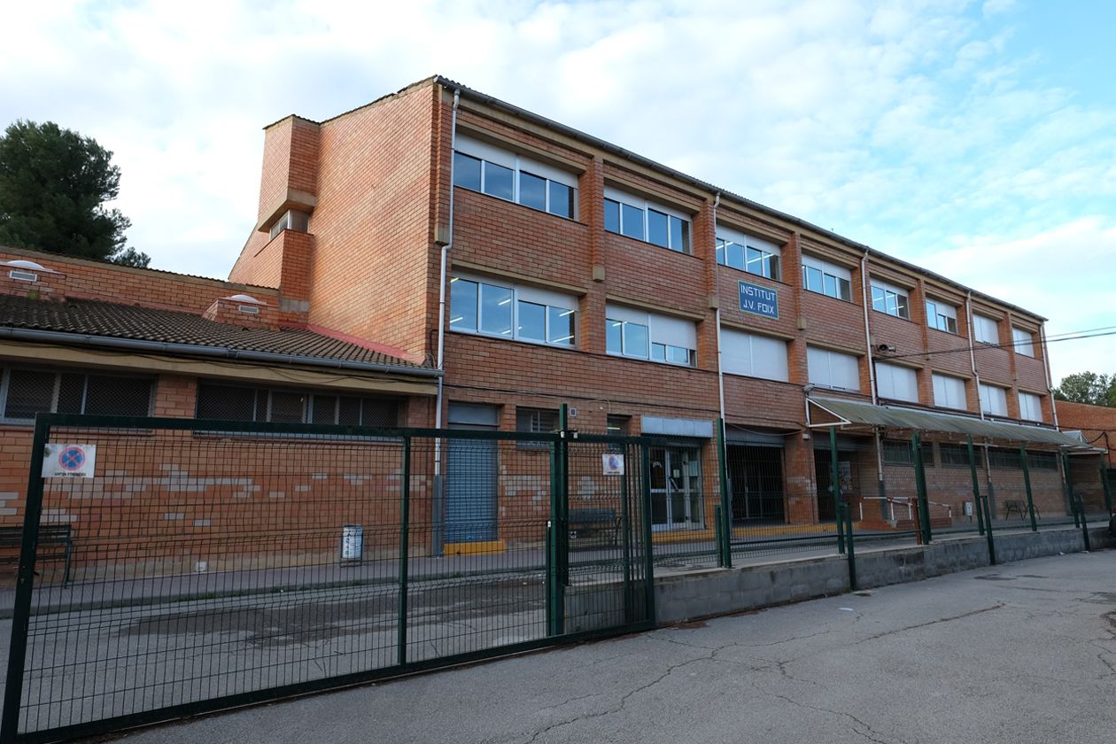 Institut JV Foix. Pujen a 16 els grups escolars confinats a Rubí. FOTO: Localpress
