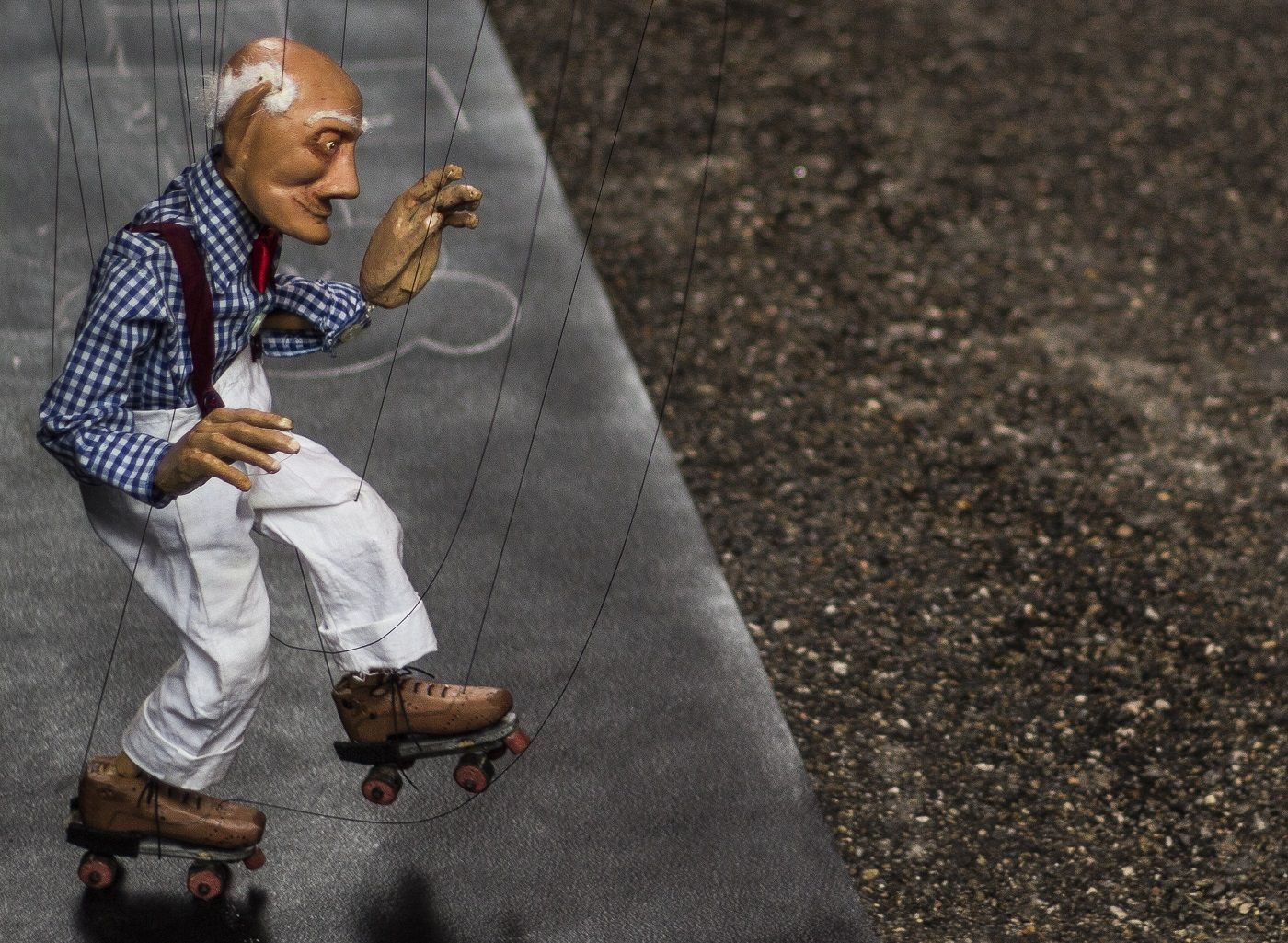 Ajornat l'espectacle "Roullettes" que es trobava dins la Mostra de titelles de petit format. FOTO: Ateneu Rubí