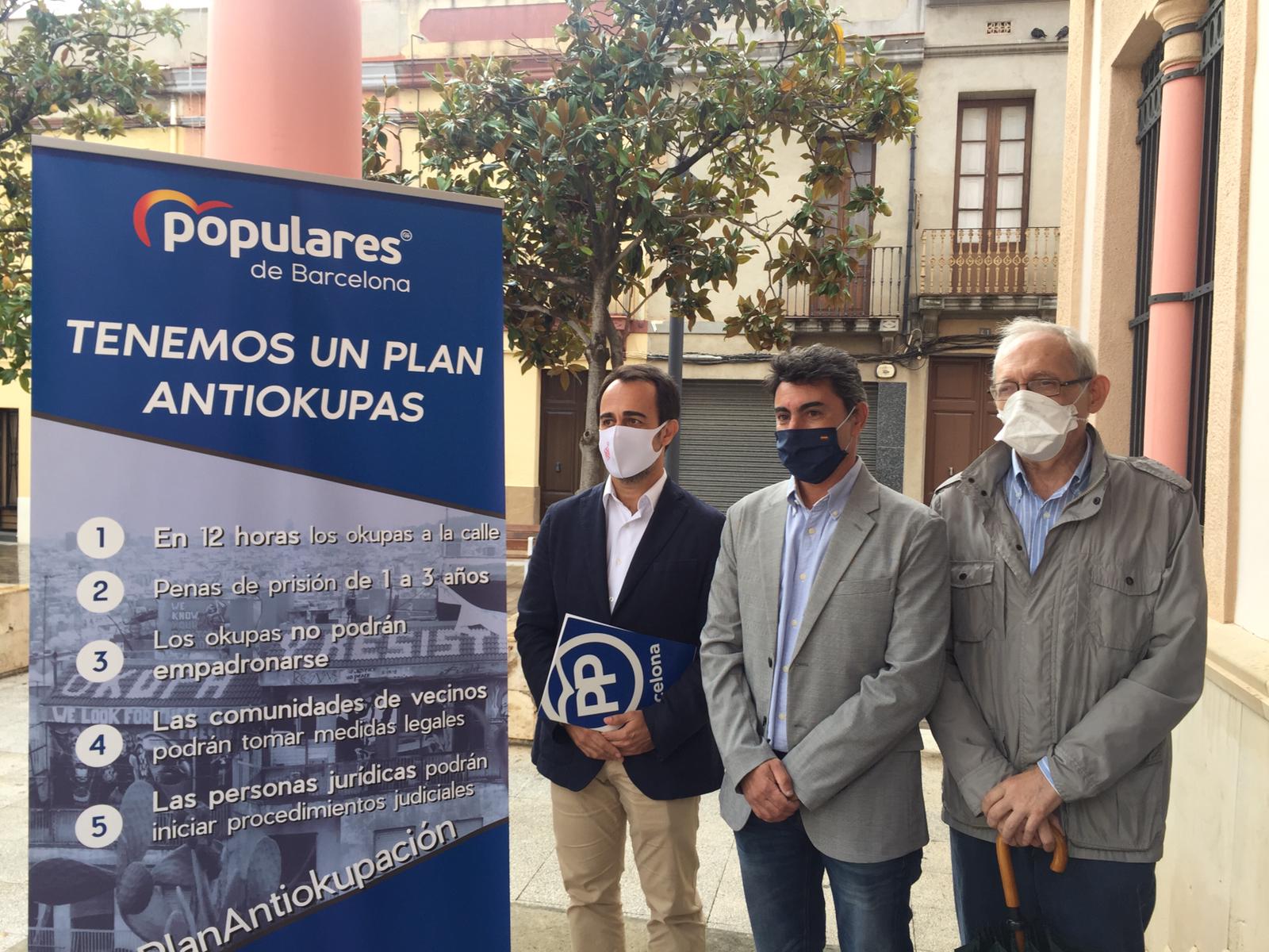 El Partit Popular recull signatures en suport de la seva proposta de llei contra l'ocupació ilegal. FOTO: Redacció