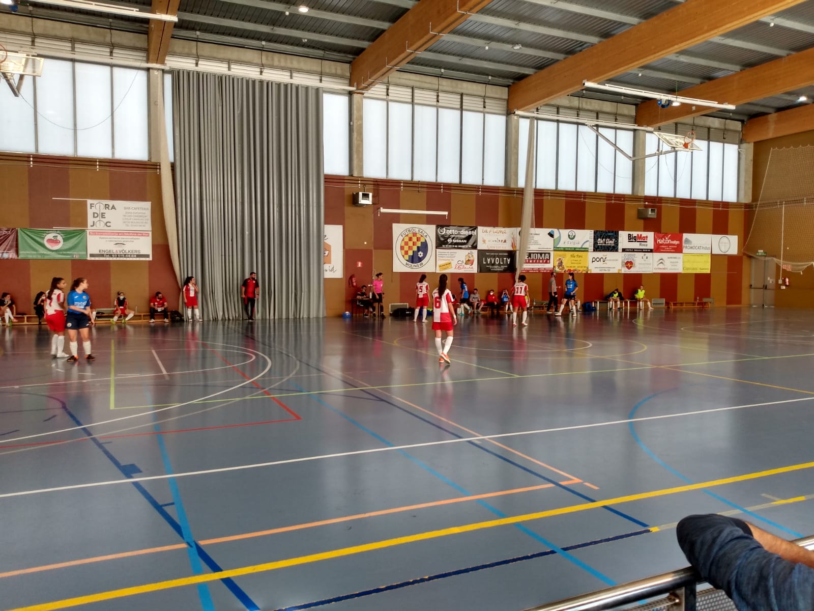 El primer equip femení de l'Esportiu Rubí FS. El sector de l'esport recorre al TSJC la suspensió de l'activitat i el tancament d'instal·lacions. FOTO: Cedida