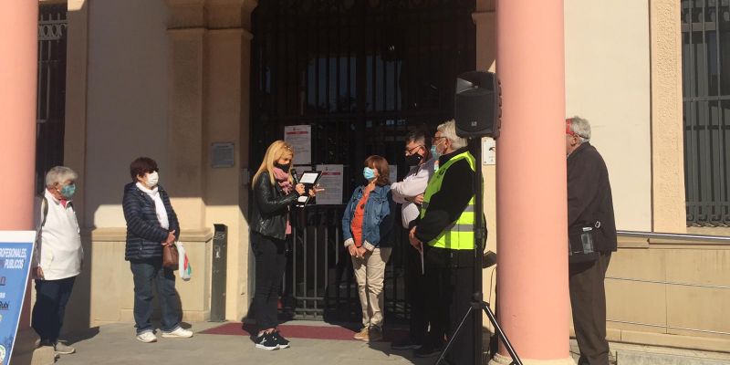 El Moviment pensionista i Rubí Sanitat reivindiquen millores en l'atenció sanitària a la ciutat. FOTO: Redacció