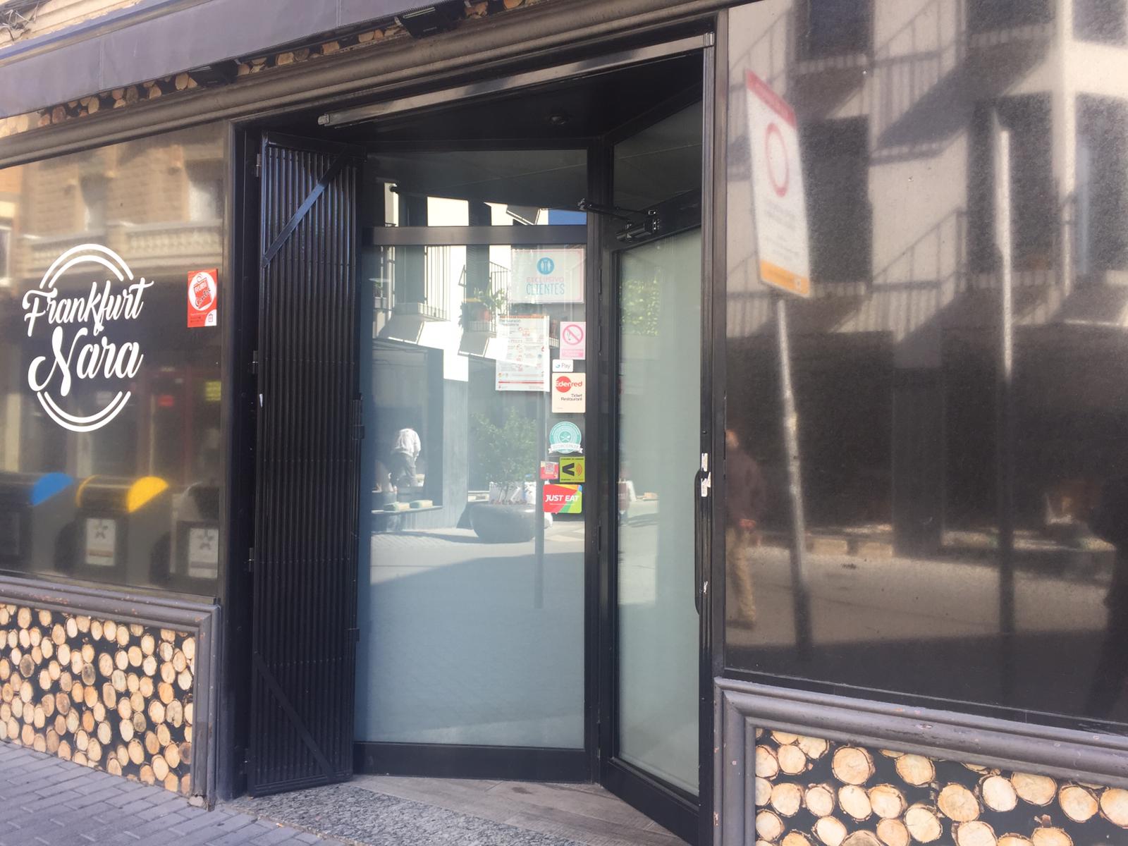 Bars i restaurants tancats després de l'aprovació de les noves restriccions. FOTO: Andrea Martínez