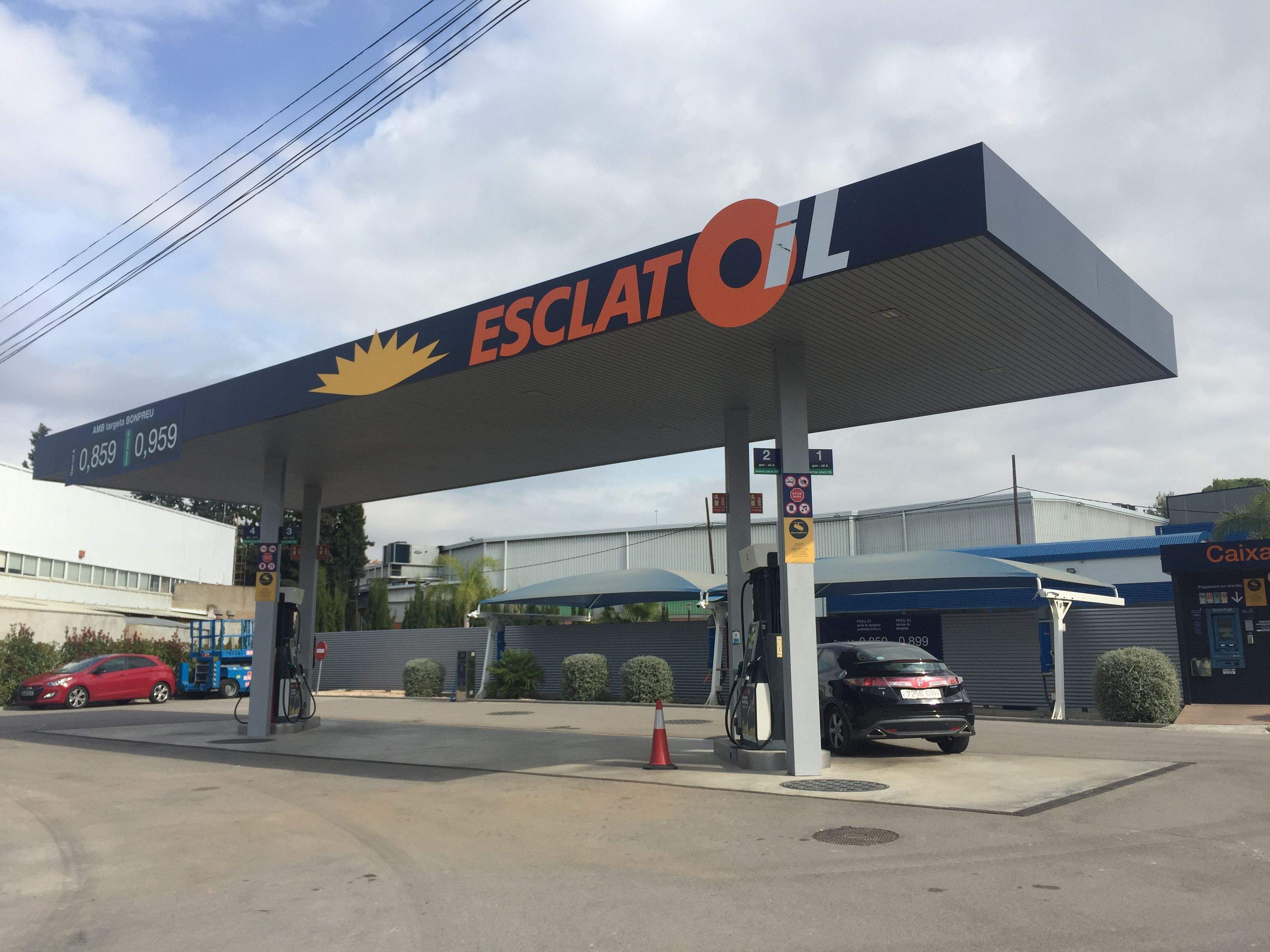 Estació de servei de benzina EsclatOil a Rubí. FOTO: Redacció
