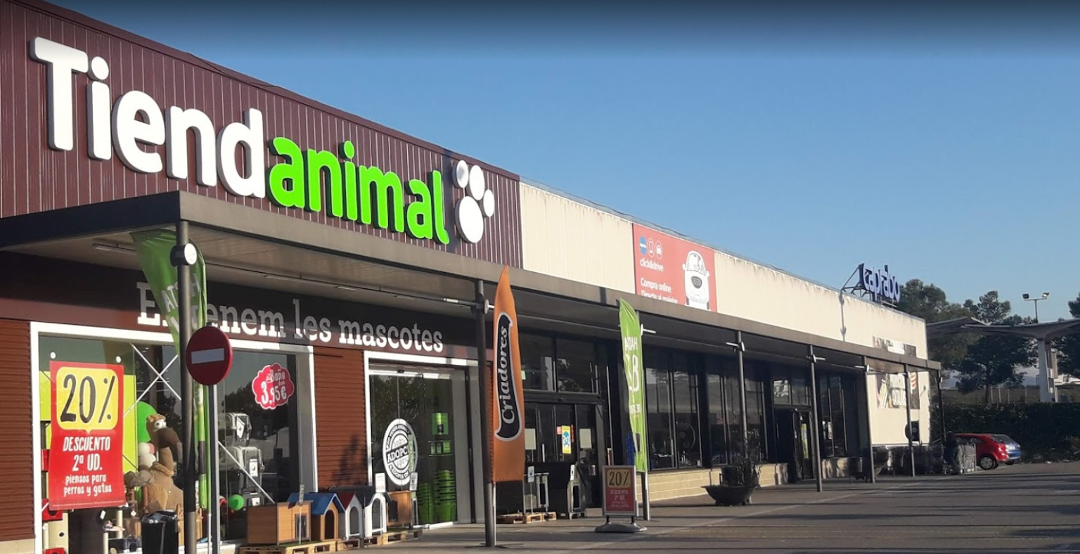 Recollida solidària organitzada per Los gatitos de Mercedes a la Tiendanimal de Rubí