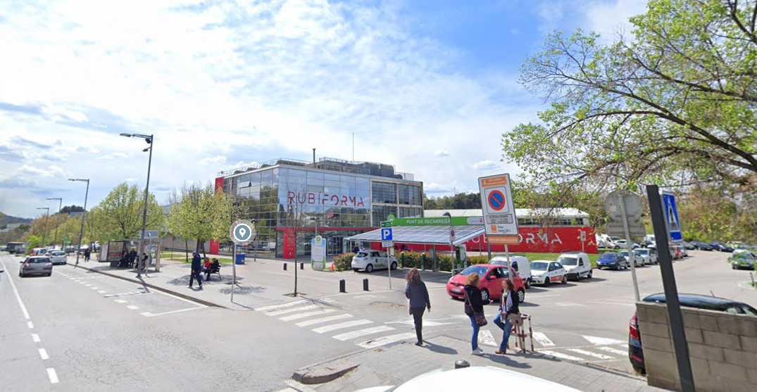 Rambleta de Joan Miró, davant de l'edifici Rubí Forma. FOTO: Google Maps