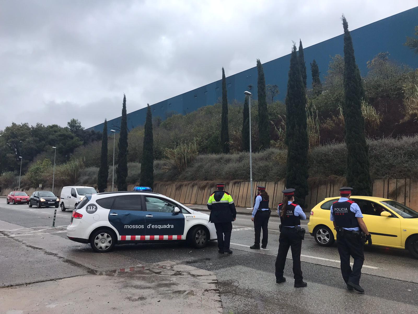 Control dels Mossos durant el confinament perimetral a Rubí. FOTO: Andrea Martínez