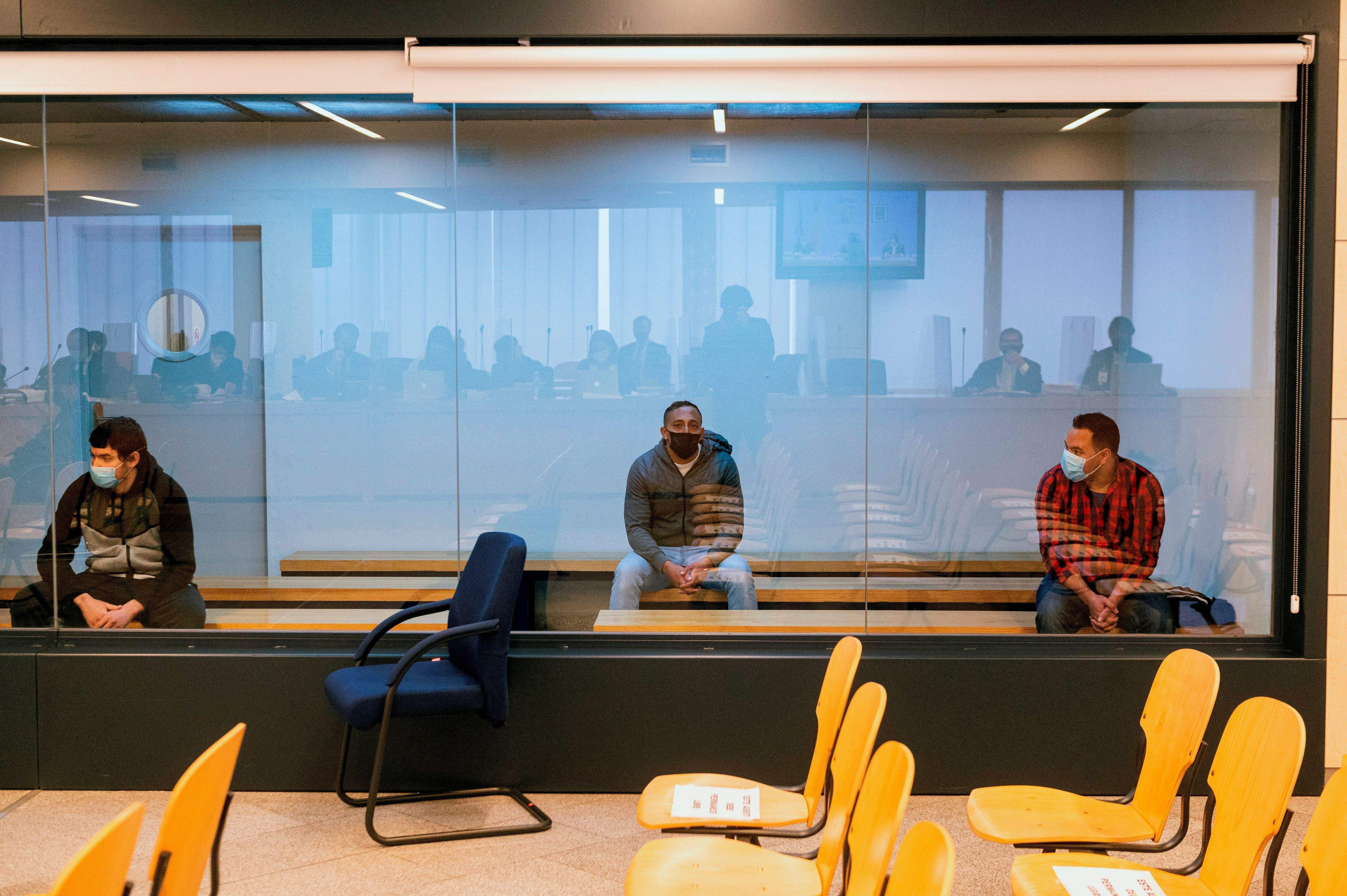 Els tres acusats en el judici sobre els atemptats de Barcelona i Cambrils en el primer dia del judici. FOTO: ACN